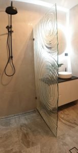 A shower blade that has been produced in slump glass