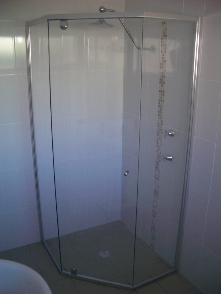 Barran-Main-bath-Shower-screen-2