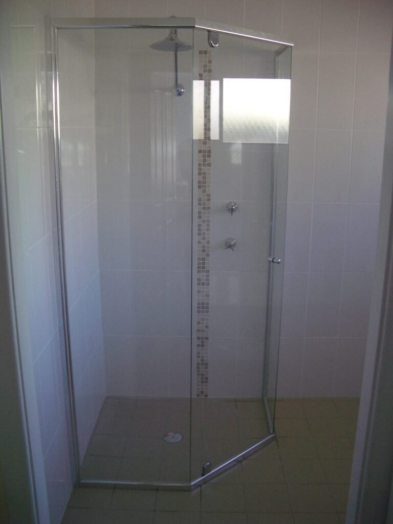 Barran-Main-bath-Shower-screen