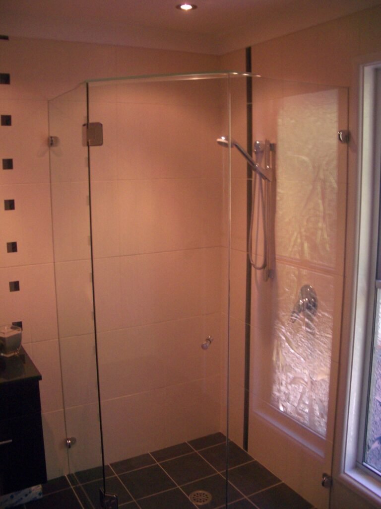 RowsellWhite-f.f.less-45-cnr-shower