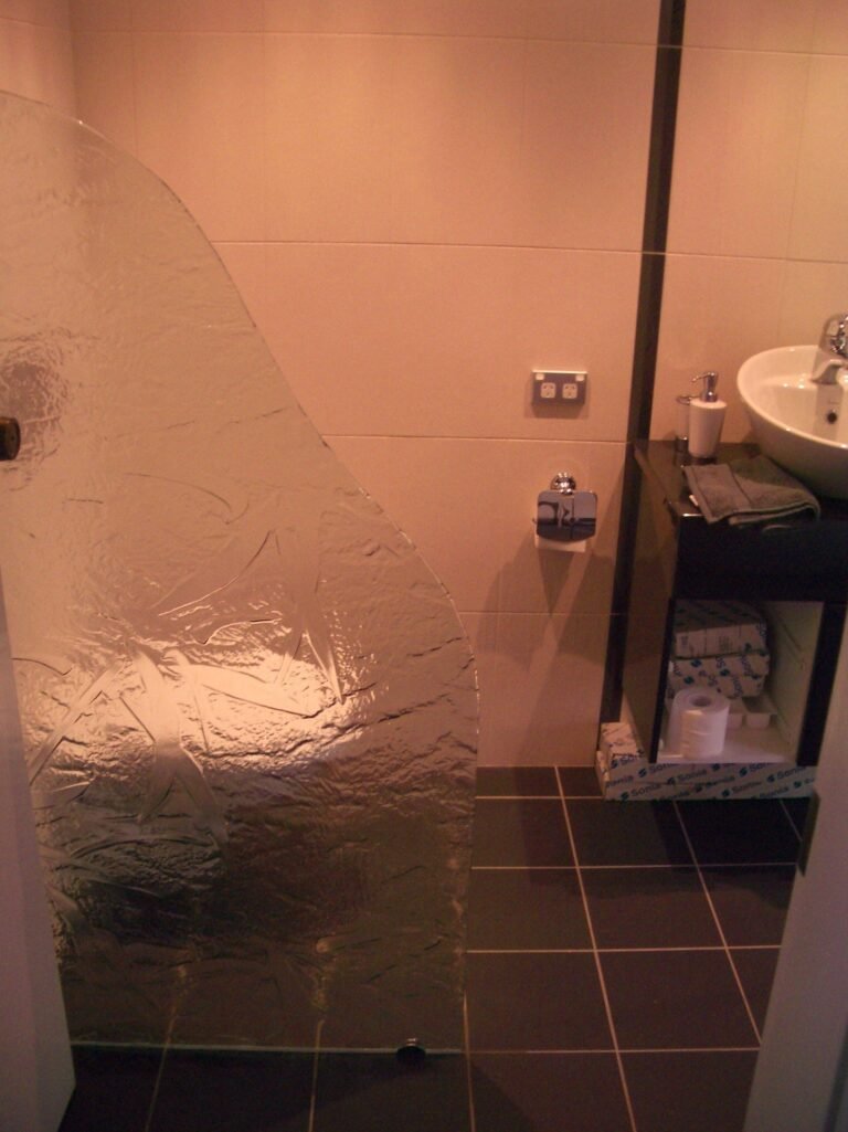 RowsellWhite-toilet-partition