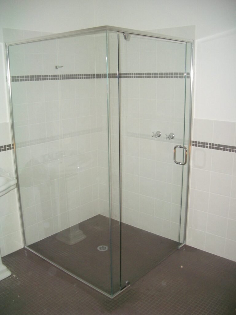Thora-Profile-Showerscreen